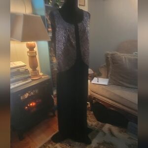 Chic Black and Silver Sleeveless Maxi Dress with slit